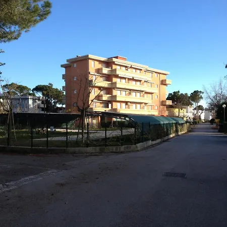 Garden Bibione
